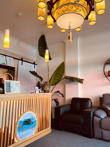 7 - Sapphire Nails Ulverstone