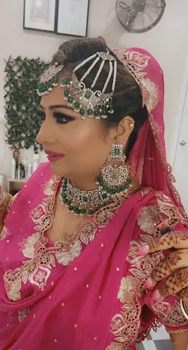 7 - Savi’s beauty and hair services