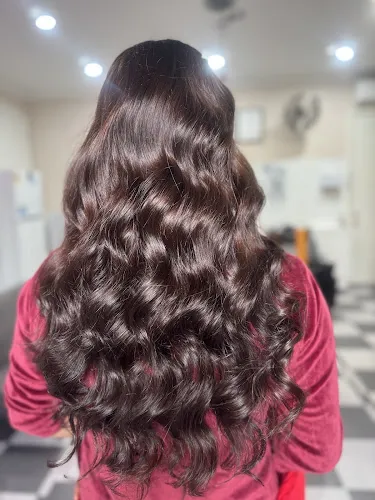 3 - Savi’s beauty and hair services