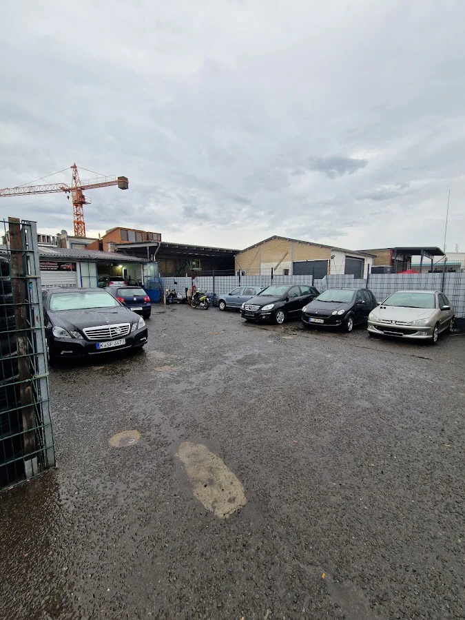 1 - Schiefer’s Garage KFZ Service , PKW und Motorrad -Stellplätze