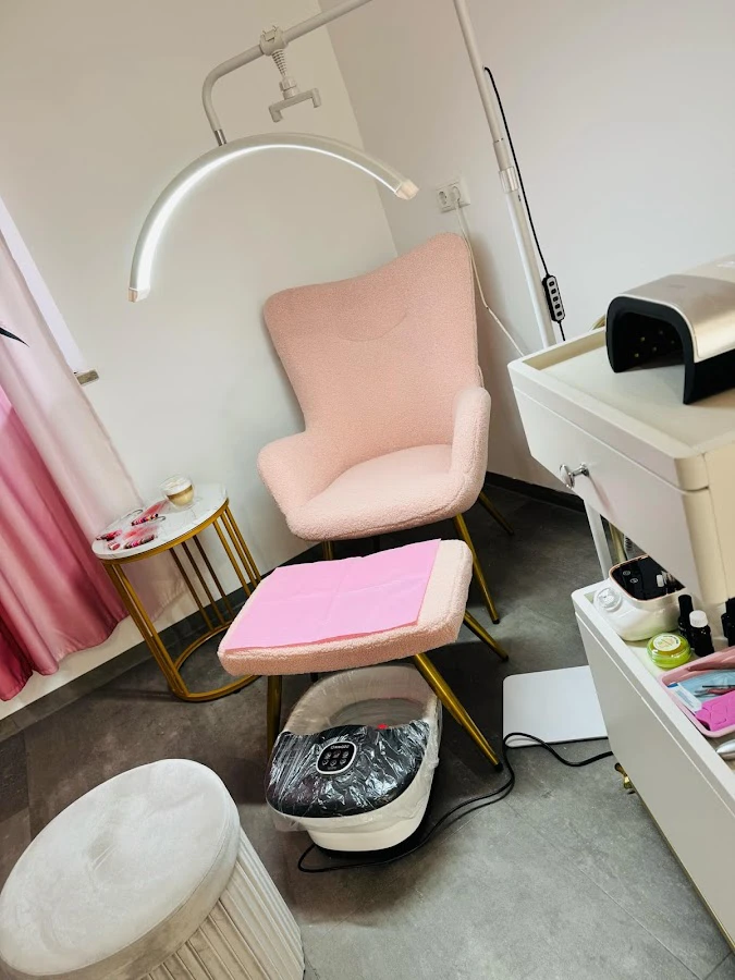 1 - Schönheit bei Lilibet & Blumendekoration Bozorina