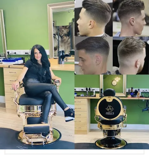 4 - Scissor Hands Hairsalon