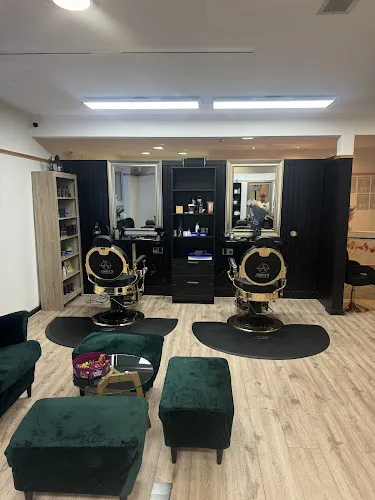 5 - Scissor Hands Hairsalon