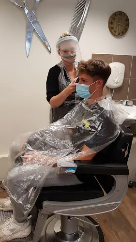 2 - Scissor Sisters Barbershop / Gentlemens Hairdresser