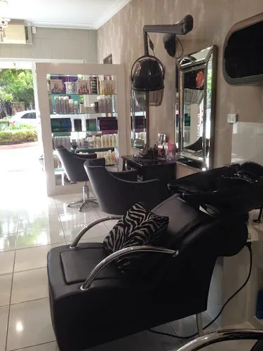 8 - Scissors By The Sea Hair & Beauty