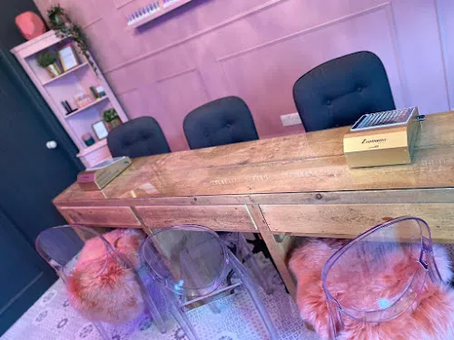 7 - Shade Hair & Beauty