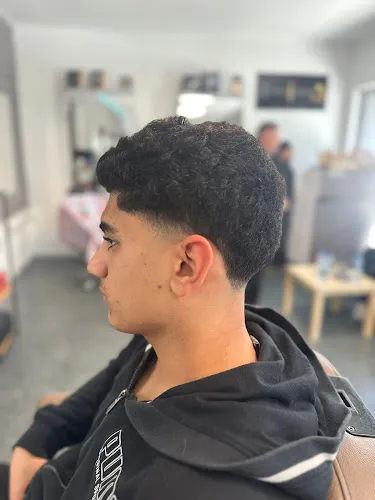 6 - Shareef Friseur Wörgl