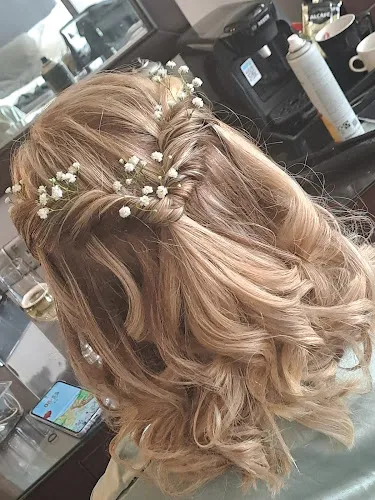 4 - Shaunas Hair & Beauty