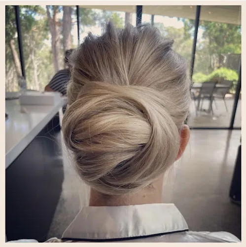 7 - Shine Hair & Beauty