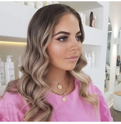 4 - Shine Hair & Beauty