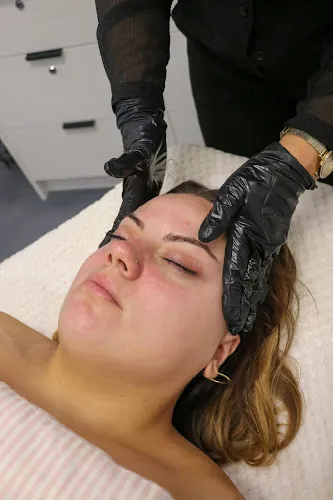 8 - Shiny Hands Nail salon