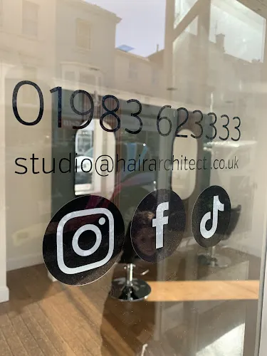 6 - Six Hair Studio