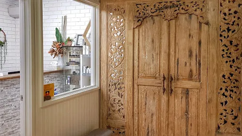 4 - Sol Lashes and Beauty