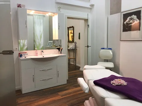 7 - Sonny Beauty Salon