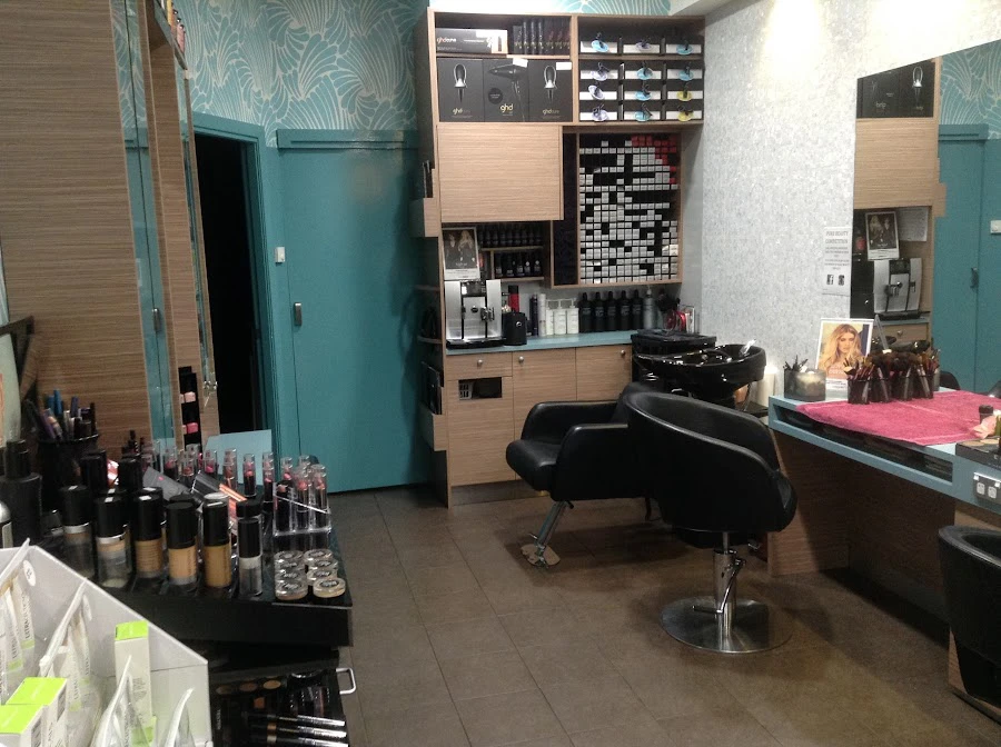 1 - Sparkle nail and beauty