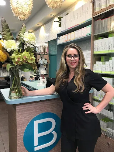 6 - Sparkle nail and beauty