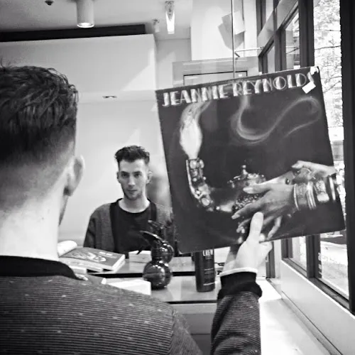 5 - Sparkling Diamond Nail Salon