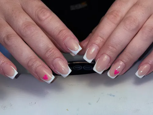 8 - Star Nails & Beauty