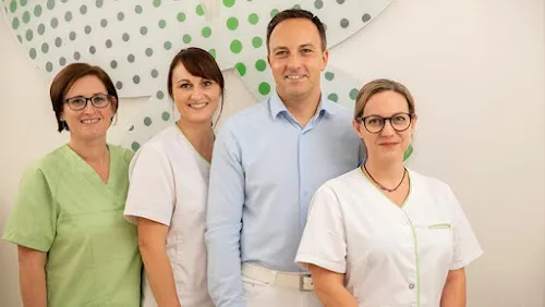 2 - Stars barbershop