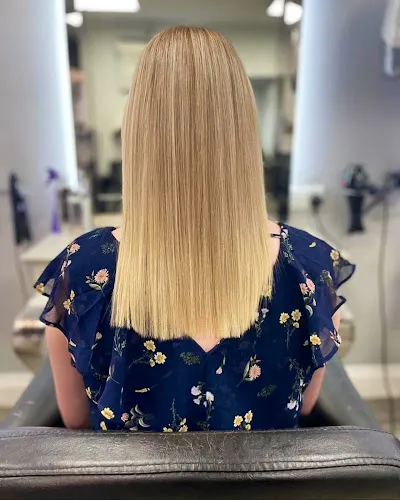 6 - Stephanie Guadagnini Hair Salon