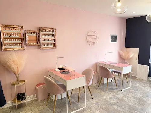 4 - Studio 25 Piercing/Beauty Room