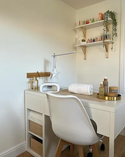 2 - Studio 25 Piercing/Beauty Room