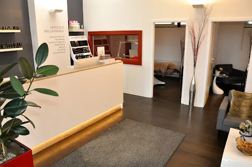 3 - Style House Salon