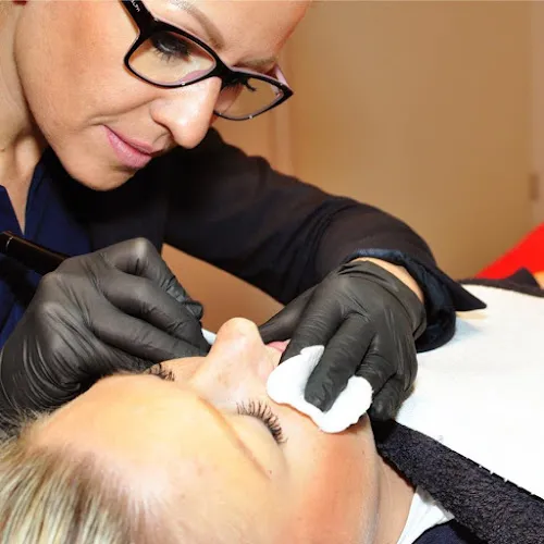 7 - Style House Salon