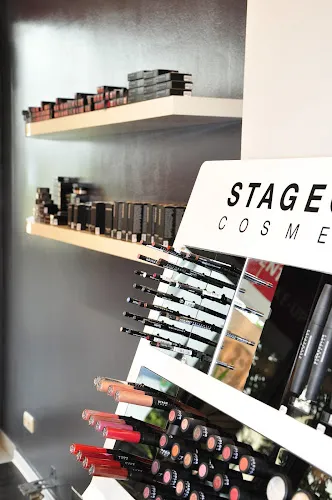 4 - Style House Salon