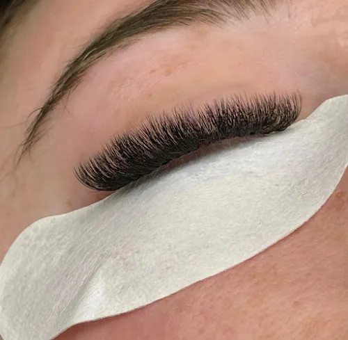 2 - Sum Sum Nails & Beauty