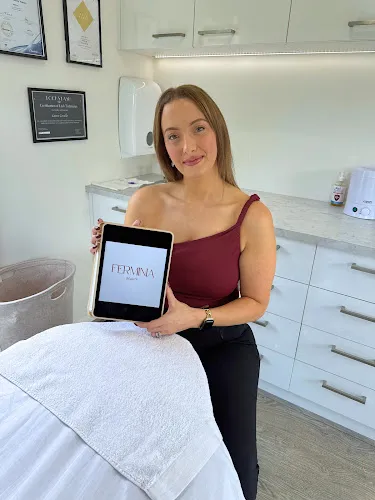 6 - Sunflower Nails and Beauty