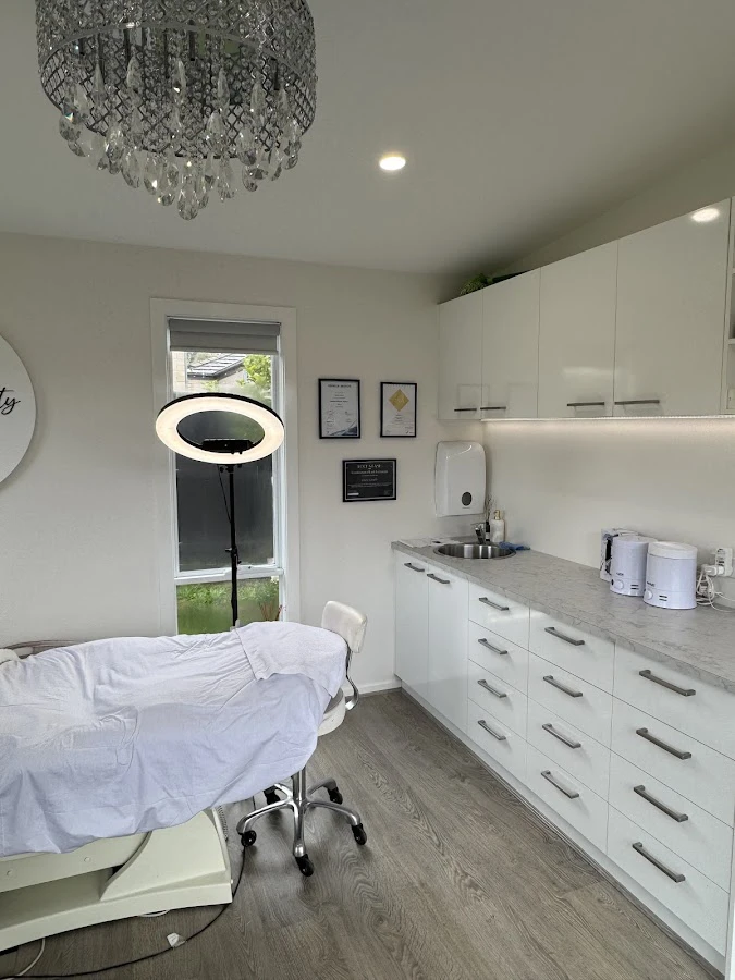 1 - Sunflower Nails and Beauty