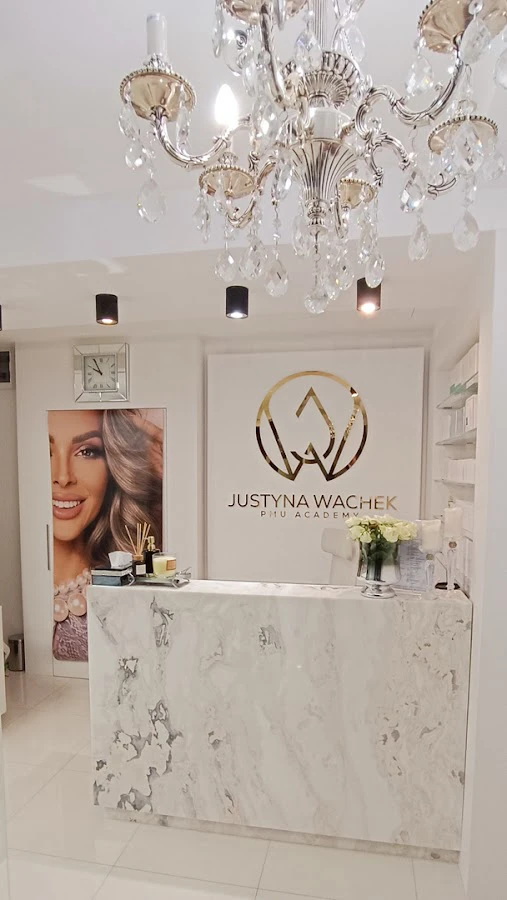 1 - Sylvias Naillounge