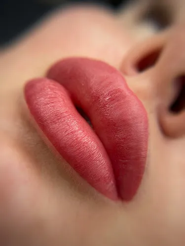 3 - Sylvias Naillounge