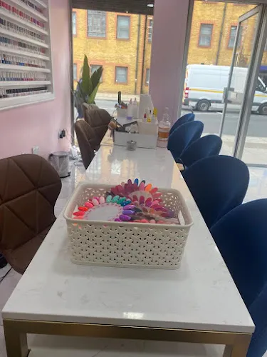 3 - Taras nails and beauty