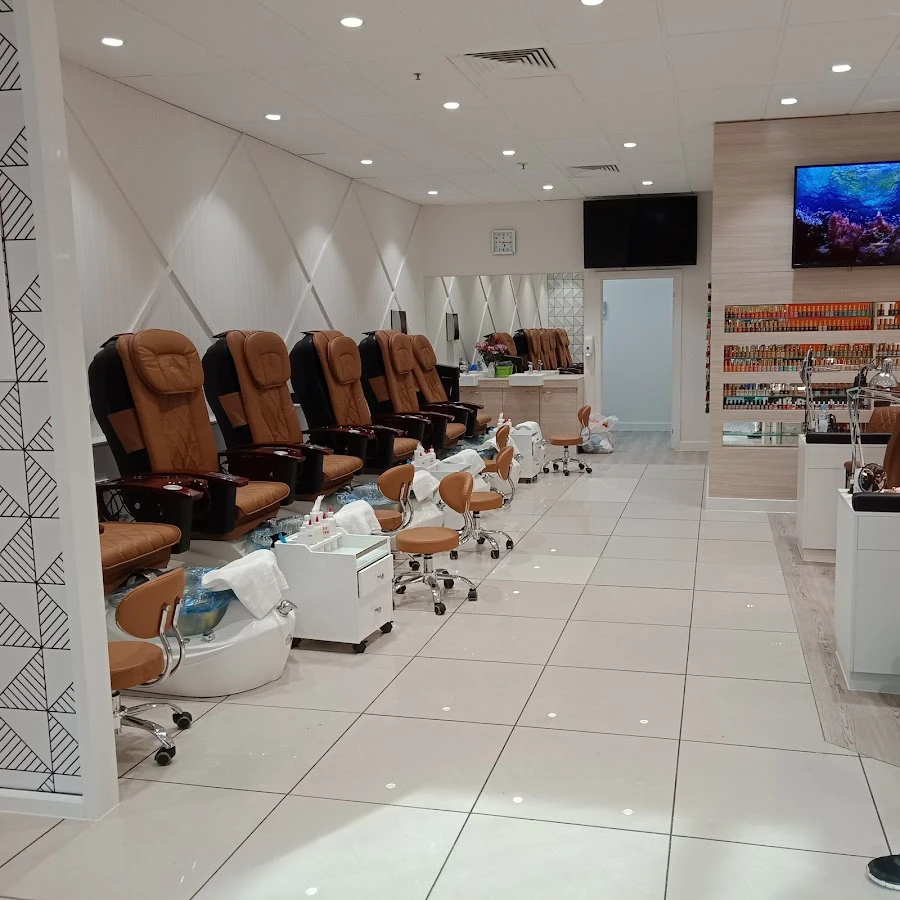 1 - Taree Rainbow Nails and Beauty