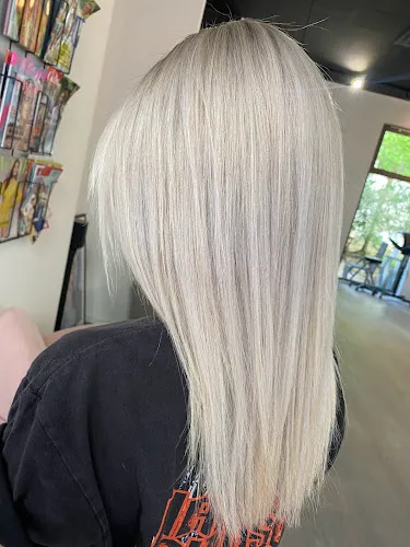 6 - TBH - The Blonde House by Eno München I Lash & Brow Bar München