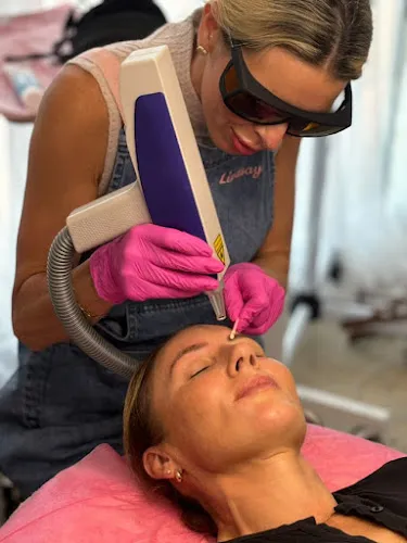 7 - Tease by jess Hairdresser