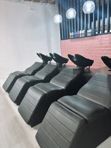 2 - TEE BEAUTY STUDIO