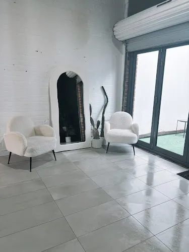 3 - TEE BEAUTY STUDIO