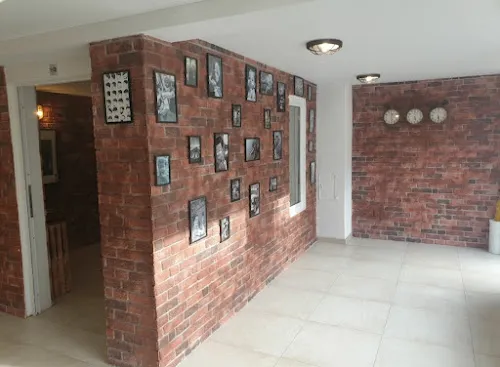 6 - Texas Barber Shop