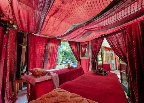 1 - TH NAILS AND SPA