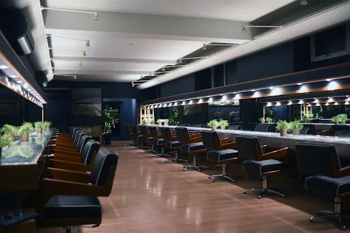 2 - TH NAILS AND SPA