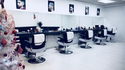 5 - THE BEACH BARBER. Highfield Rd