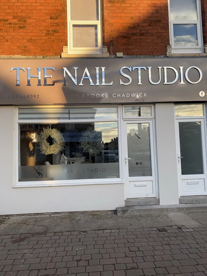 1 - THE BEACH BARBER. Highfield Rd