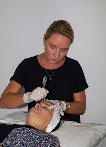 6 - The Best Nails , Beauty & Foot Spa