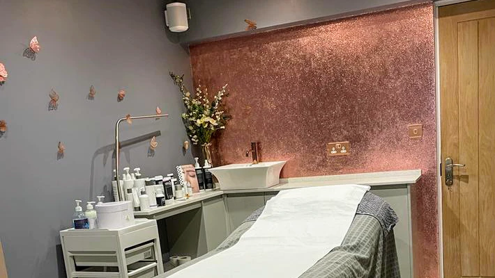 1 - The Country House Salon