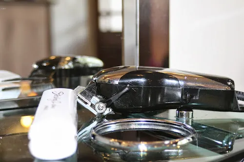 6 - The Crazy Hair Salon