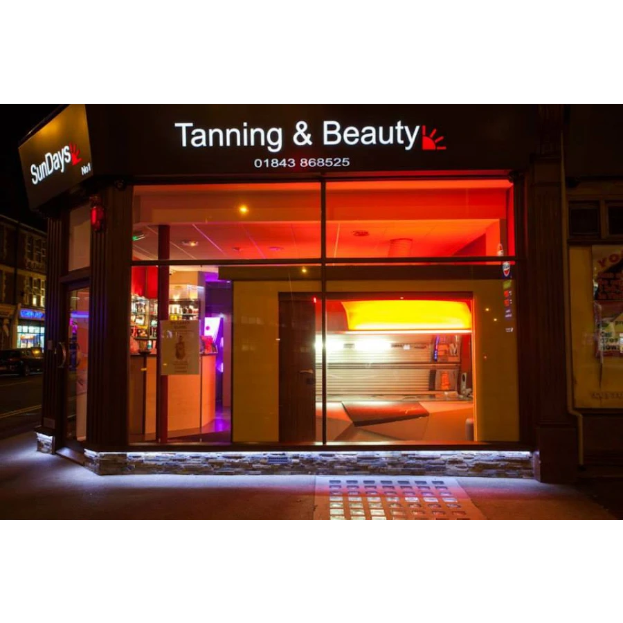 1 - The Cutting Lounge