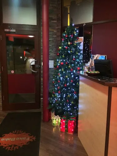 2 - The Cutting Lounge